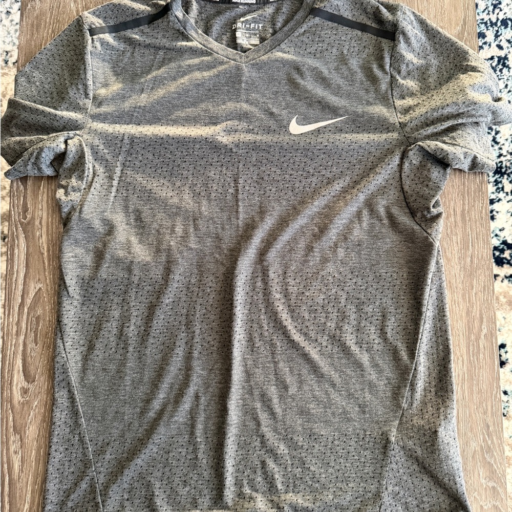 Nike Dri-FIT Men's Short Sleeve Tee - Gray
